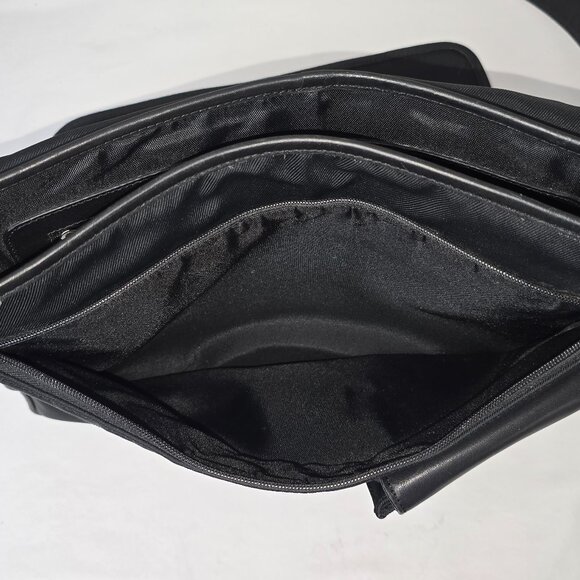 Coach 5118 Track Black Cabriolet Canvas & Leather Crossbody Laptop Messenger - Picture 9 of 16